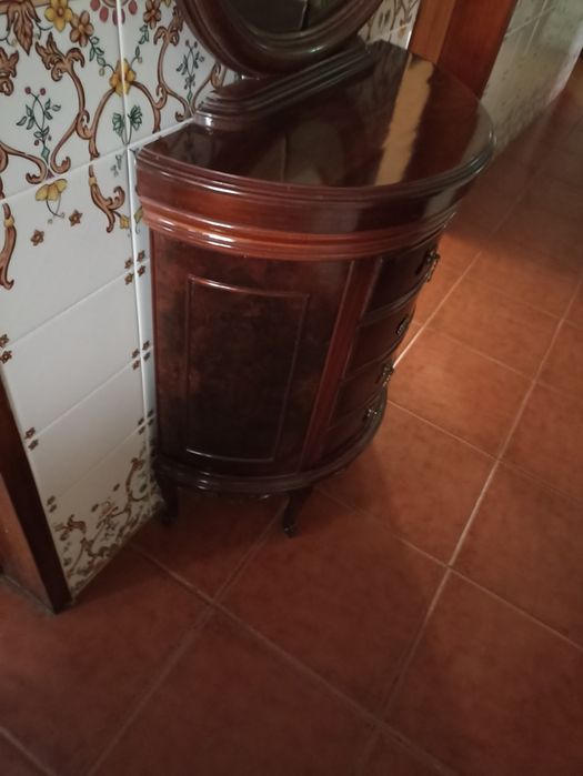 Espelho e aparador em madeira maciça