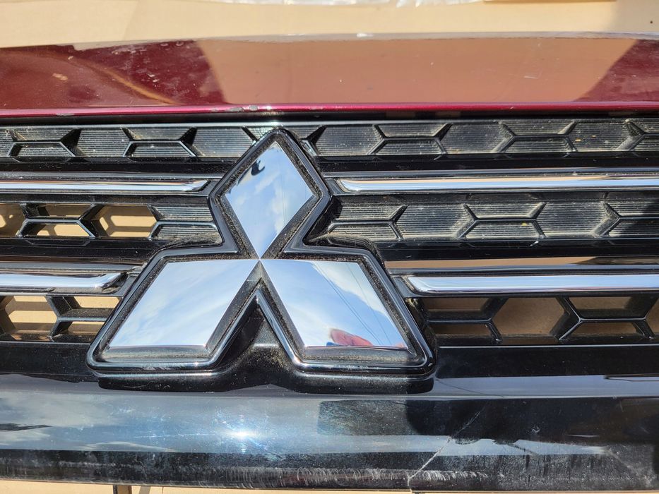 znaczek logo emblemat atrapy przód mitsubishi space star oe 7415a560 125 mm