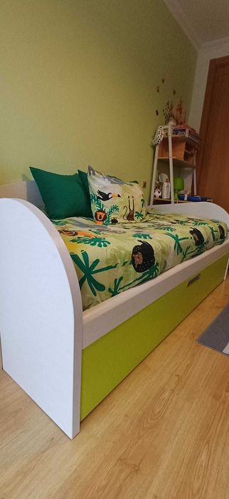 Cama com Gavetão e Colchões