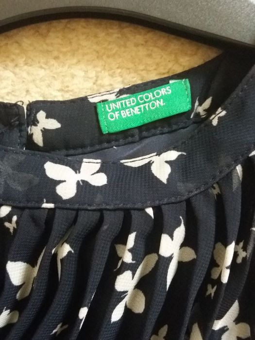 Granatowa  sukienka  Benetton rozmiar 140