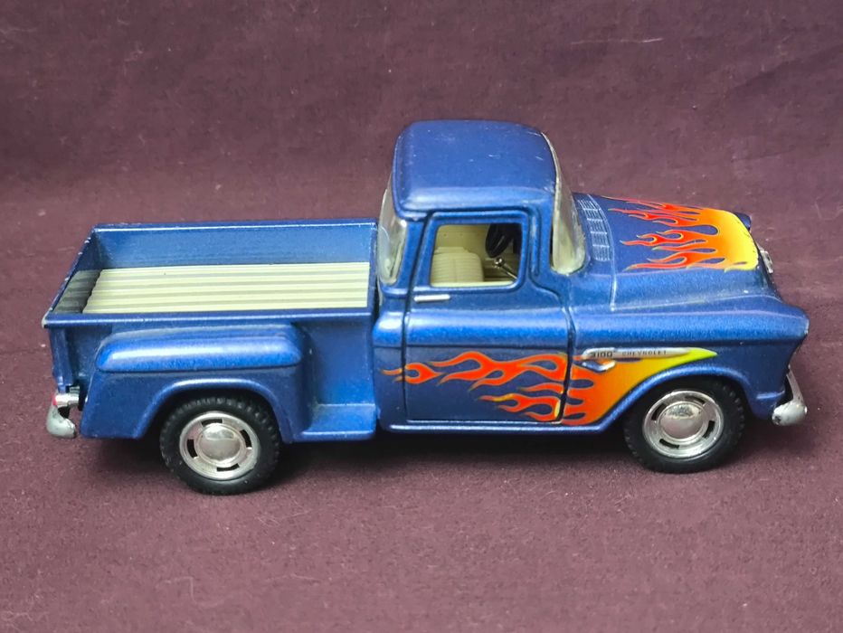 Машинка инерционная Chevy Stepside Pick-Up 1:32 Kinsmart