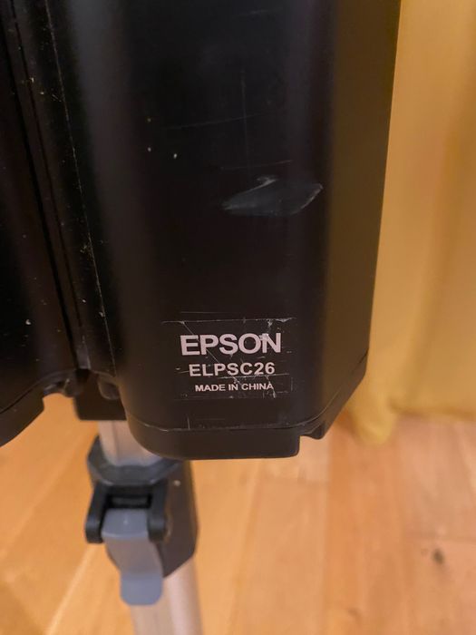 Ekran do projektora EPSON ELPSC26 składany / mobilny