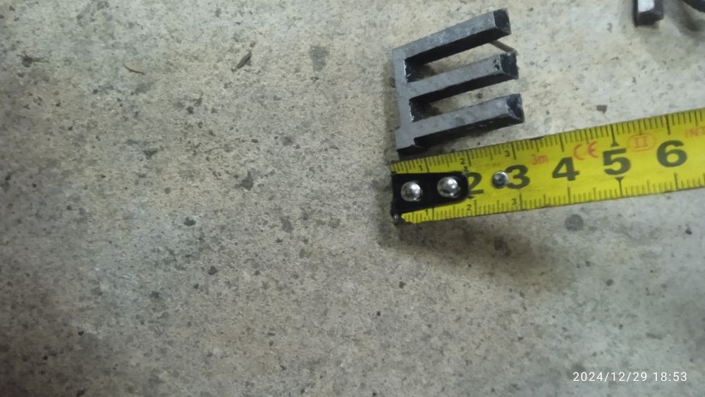 Букви алюмінієві