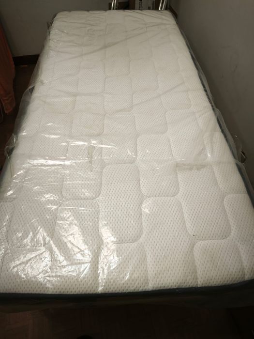 Vendo 2 colchões e somelier solteiro
