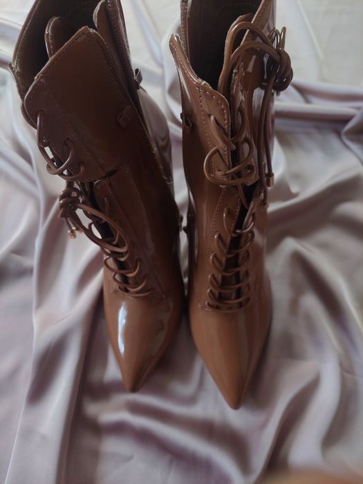 Акція 1+1=3, Ботильйони лакові , чобітки американські Aldo