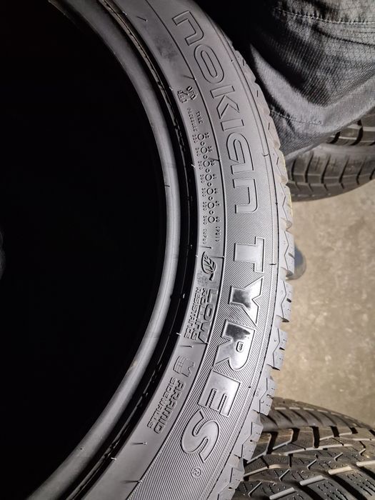 255/45 19 Nokian WR SUV 4