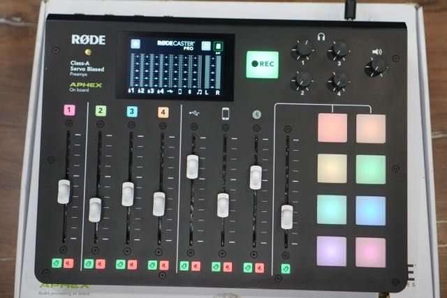 Rodecaster Pro - Pełny Komplet w Kartonie + DC-USB1 + Osłona