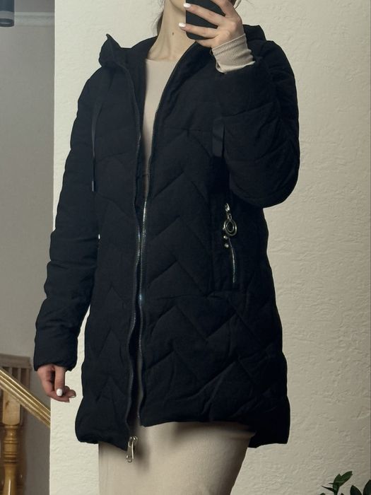 Жіноча куртка, чорна, подовжена, зимова,M