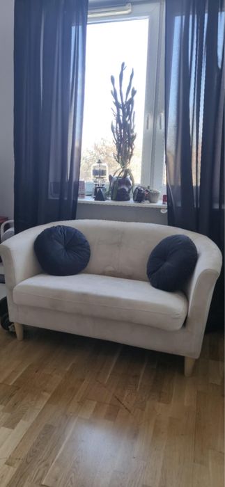 jasna mala sofa kanapa