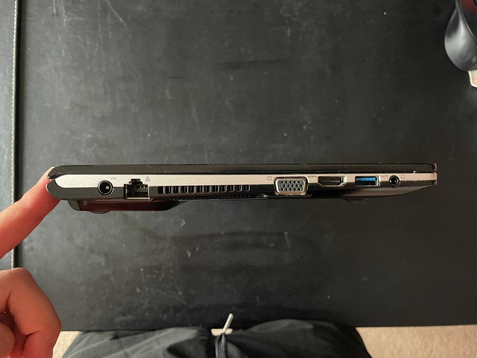 Laptop Fujitsu LIFEBOOK S936 dotyk+akcesoria stacja dokująca ładowarki