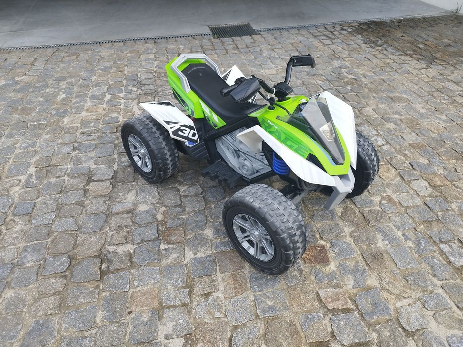 Moto 4 injusa 240v bateria