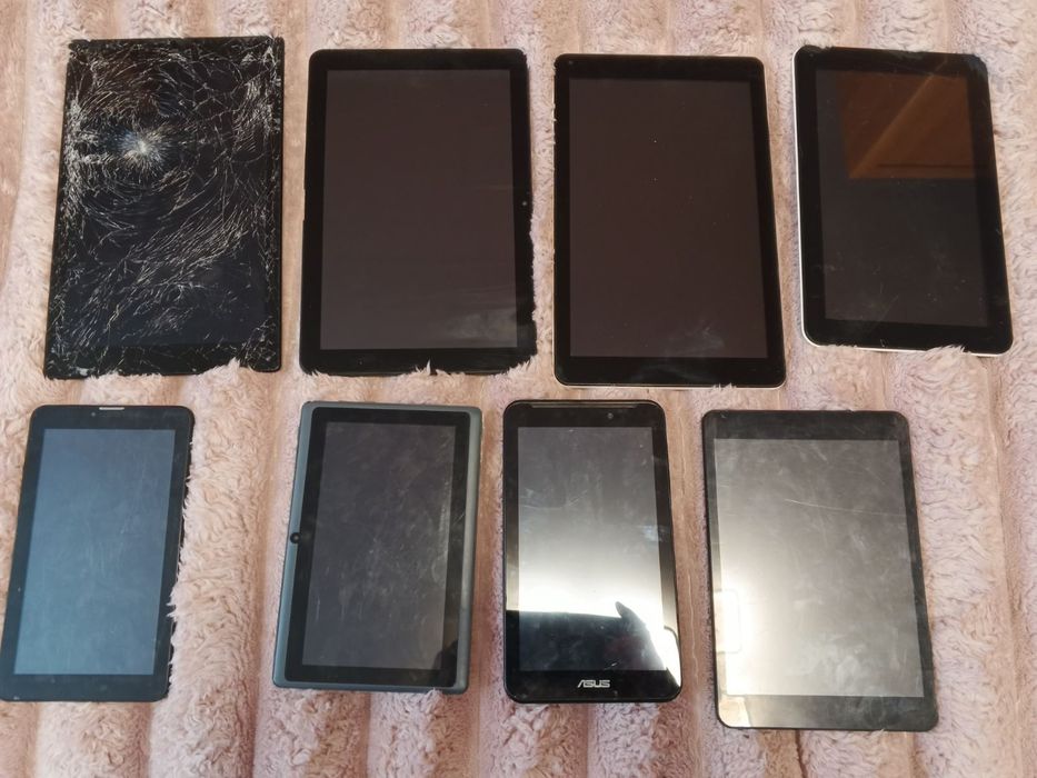 Лот з 8 планшетів на відновлення або запчастини
