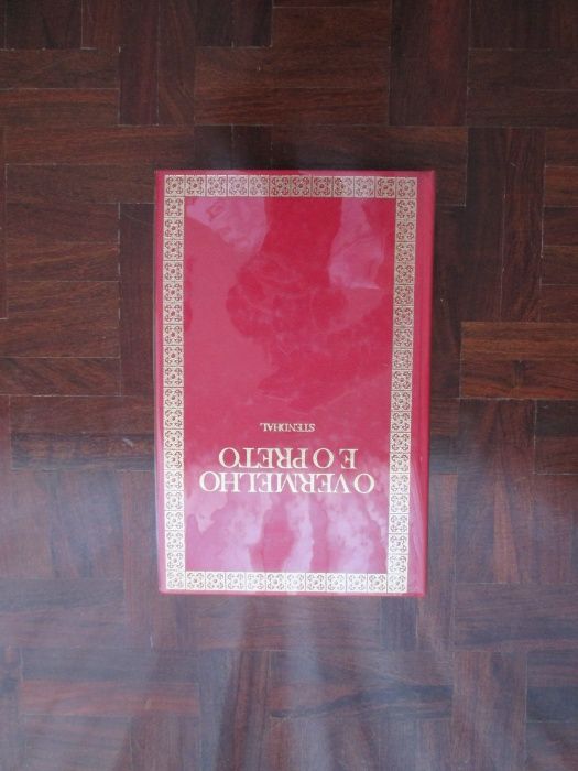 Livro 'O Vermelho e o Preto', de Stendhal