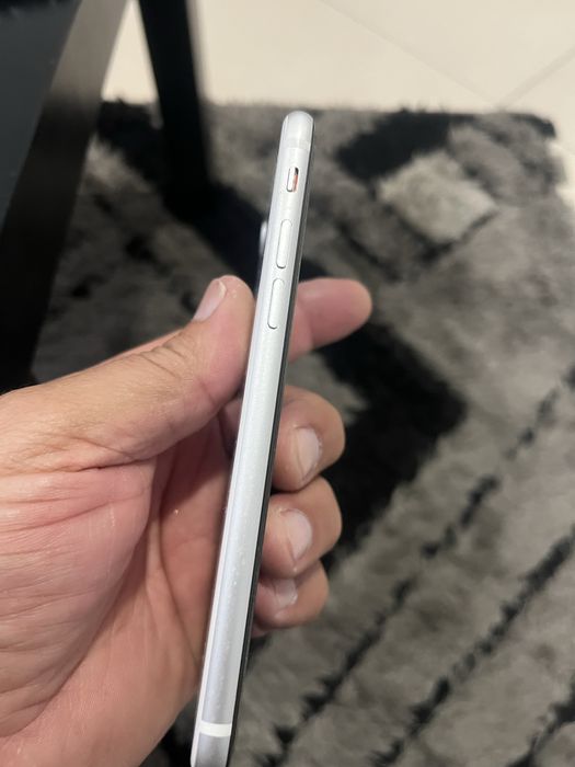 iPhone SE em outro estado