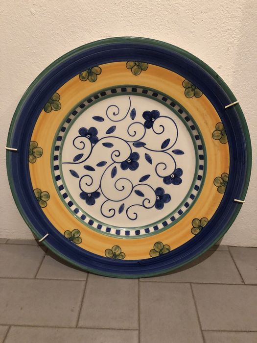 Hand-painted decorative plate