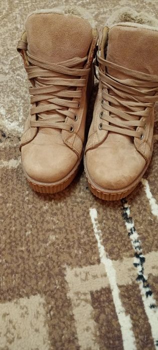 Продам дитячі сапожки.