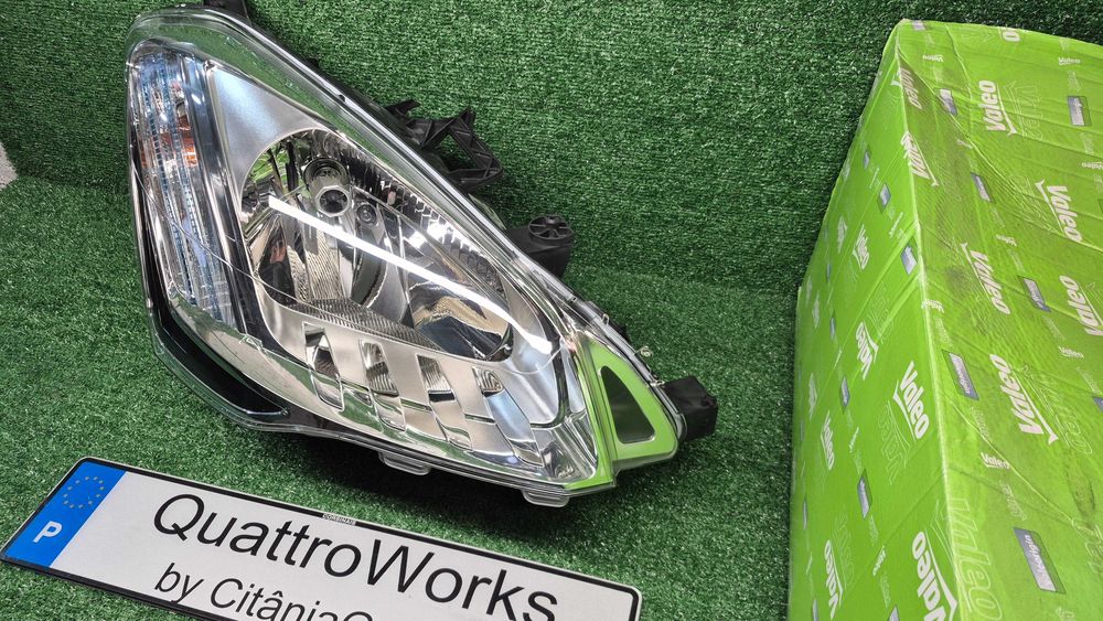 CITROEN BERLINGO/PEUGEOT PARTNER- ÓTICA DIREITA NOVA EMB. VALEO 044786