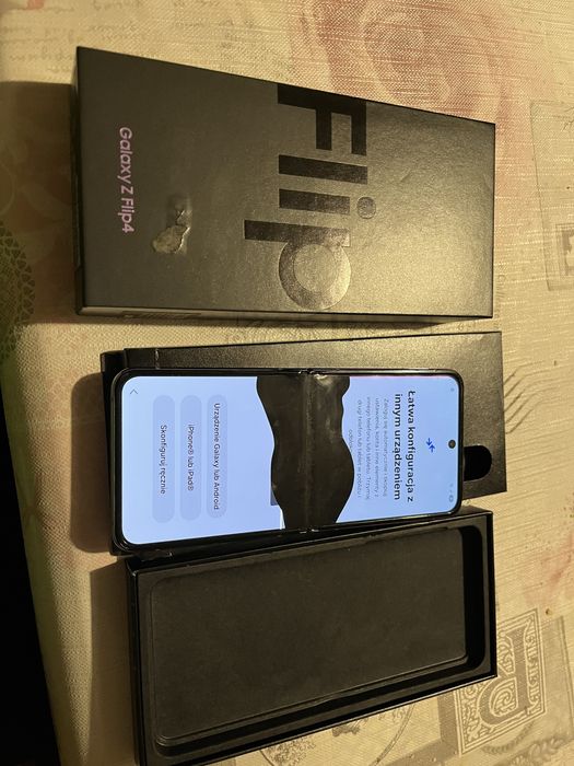Okazja Samsung galaxy  zflip 4 uszkodzony.
