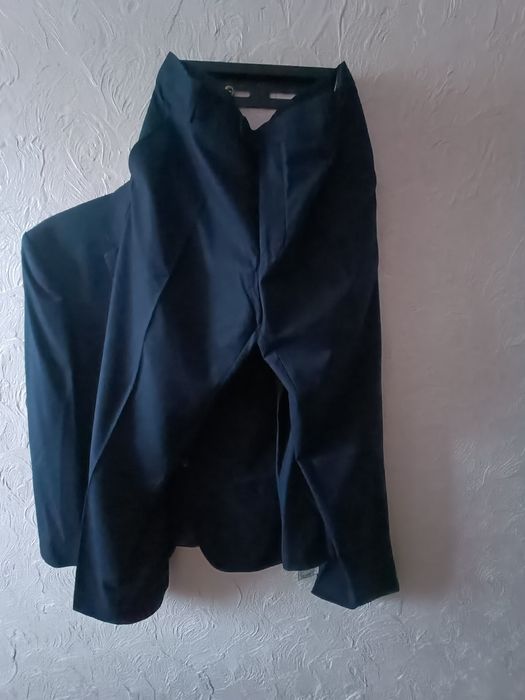 Новий  чоловічий костюм SUVARI + чохол. Турція.