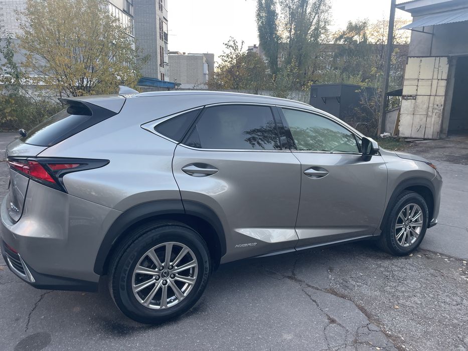 Продам Lexus NX300h