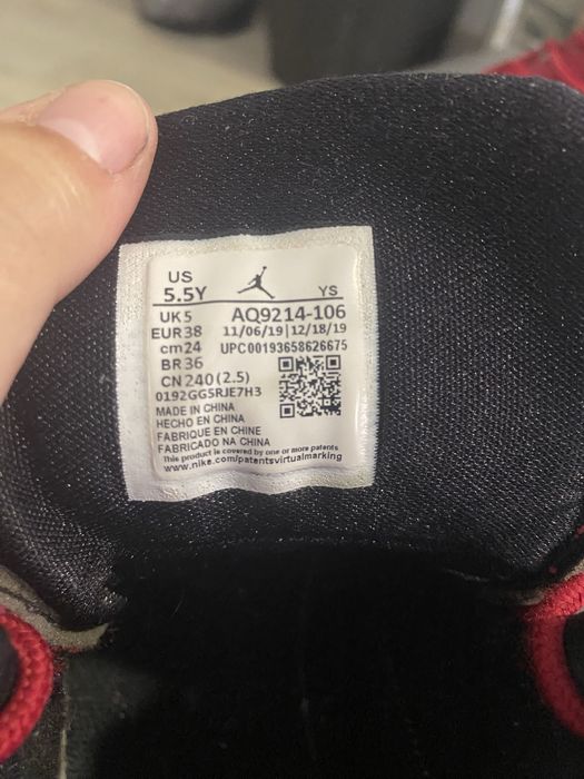Air Jordan max aura vermelho e branco
