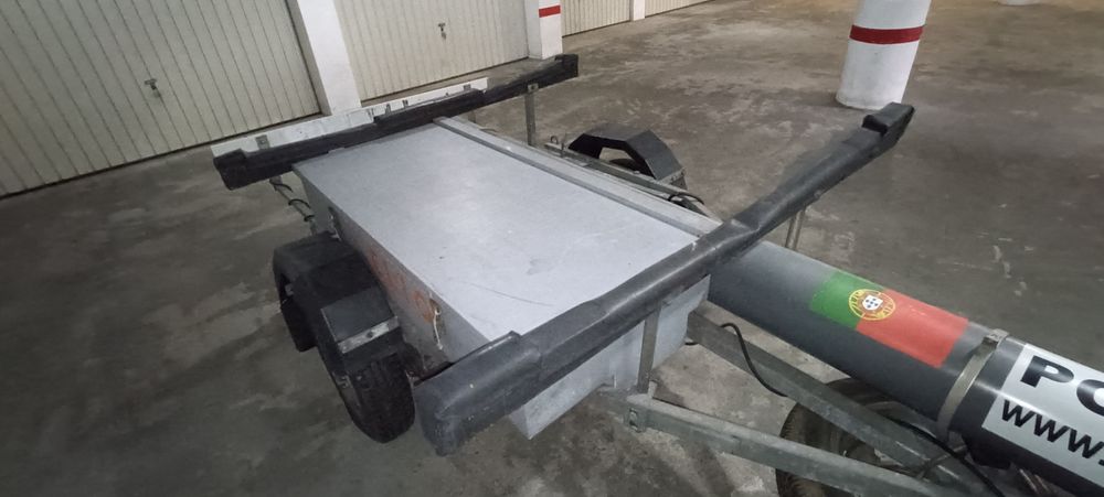 Vendo atrelado, ideal para vela ligeira (Laser)