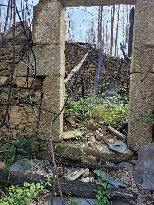 Casa para restauro com terreno