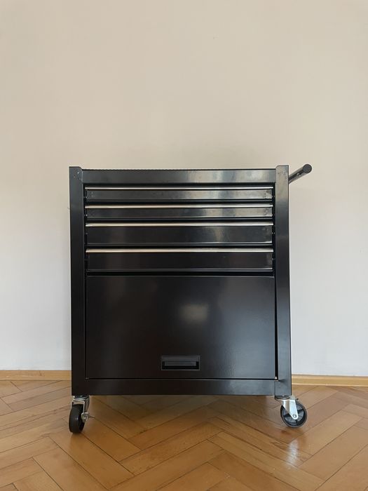 Szafka na kółkach — szafka pomocnik