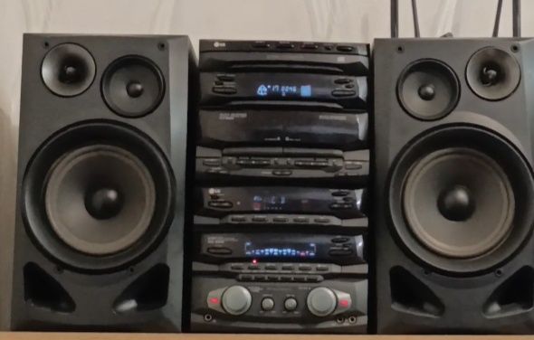 Топовый муз центр фирма lg ffh686 мощный все работает!!! В хор сост . 2*70w6om/440w