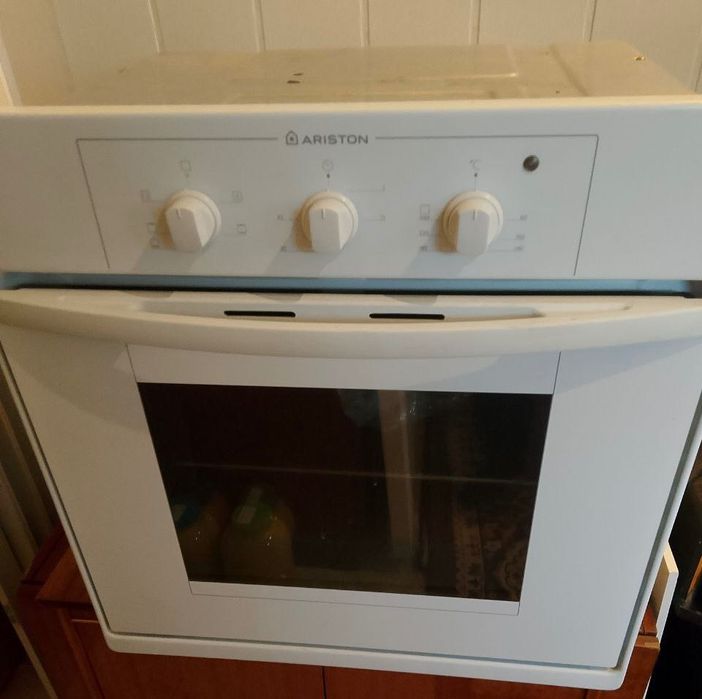 Газова варильна поверхня. Електрична духовка. Арістон. Кременчук