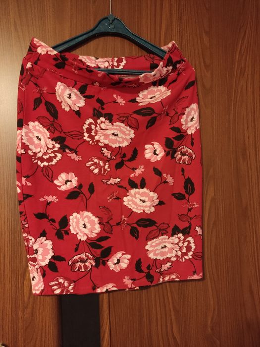 Spódniczka w kwiaty r 40 L