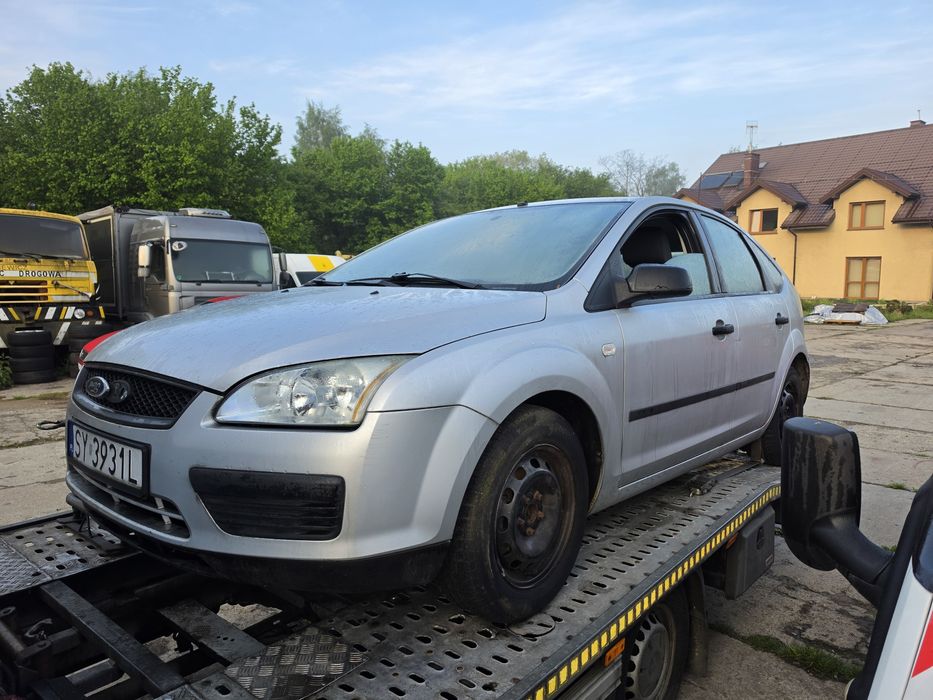 Ford focus mk2 cały na części błotnik prawy