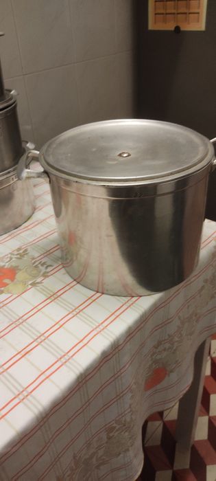 Tachos e panela em inox