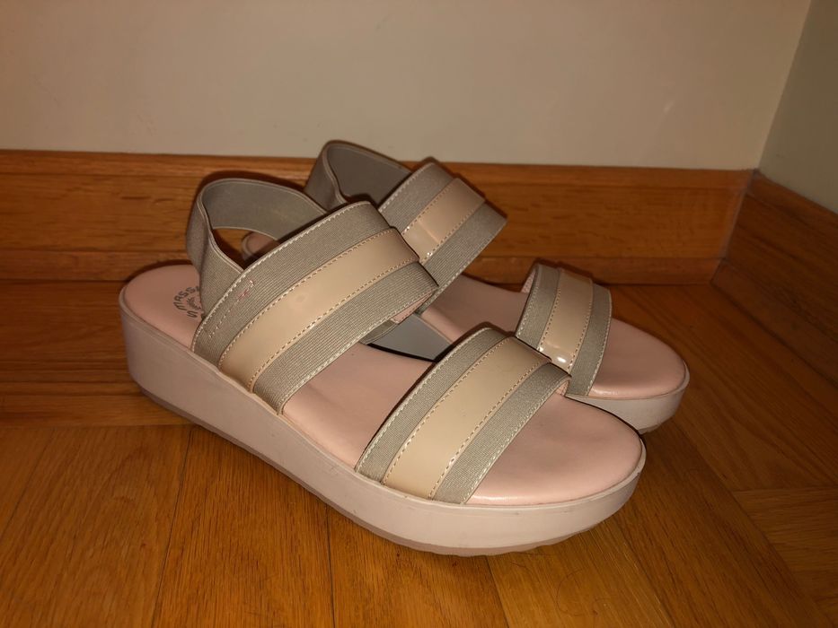 Sandały na koturnie rozm. 38