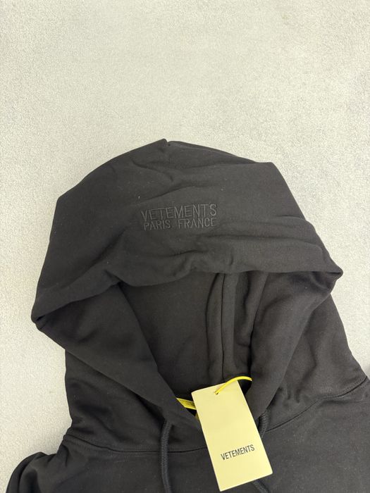 худи Vetements  1 Night in Paris 2025