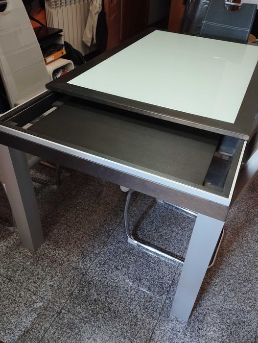 Mesa de jantar extensível (2m) + Oferta cadeiras