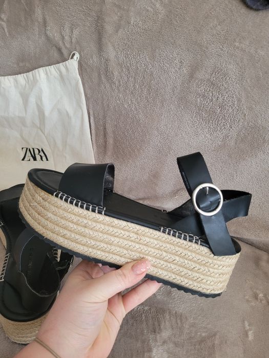 Sandałki na platformie