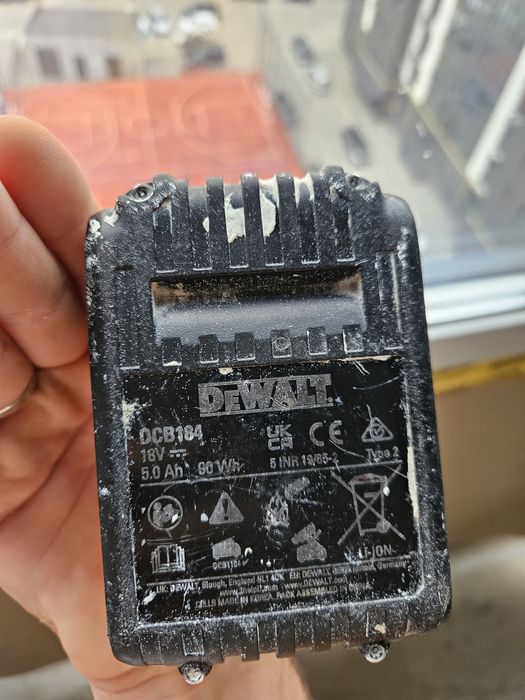 Акамулятор Dewalt 5A