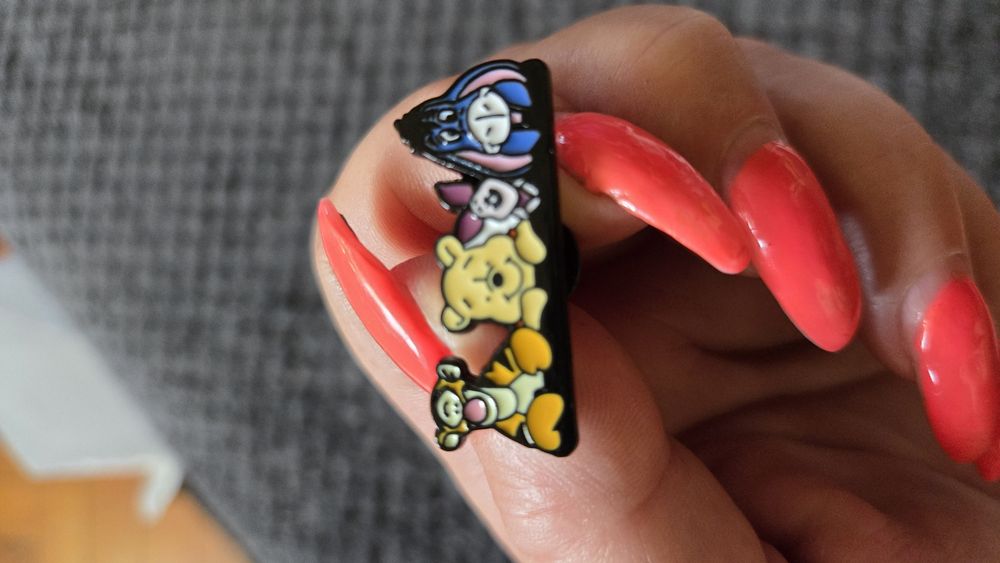 Przypinka Miś Puchatek.