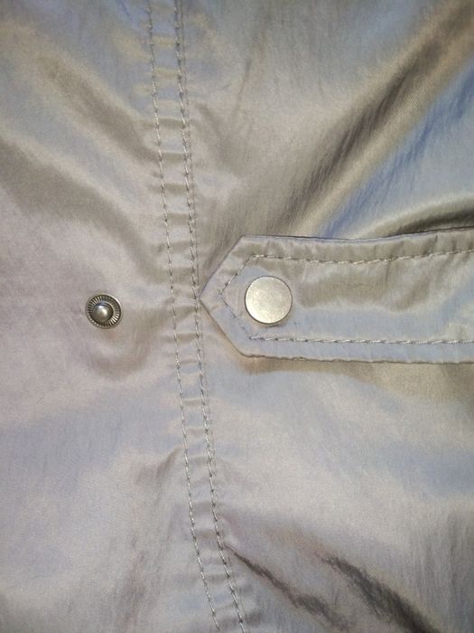 Безкоштовно віддам жіночу демісезоніну легку курточку