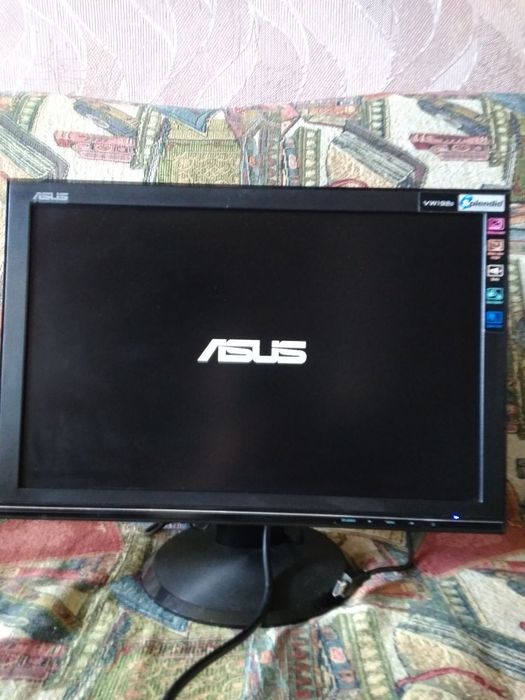Монитор ASUS, с возможностью подключения смарт-приставки