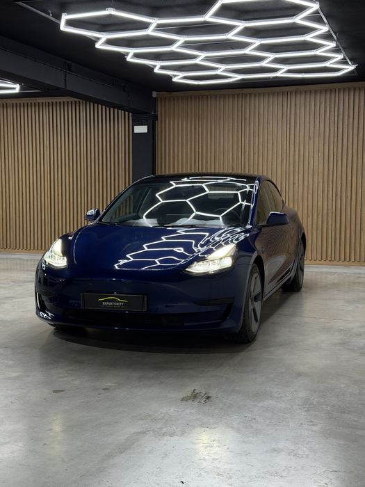 Tesla Model 3 — fotografia 3