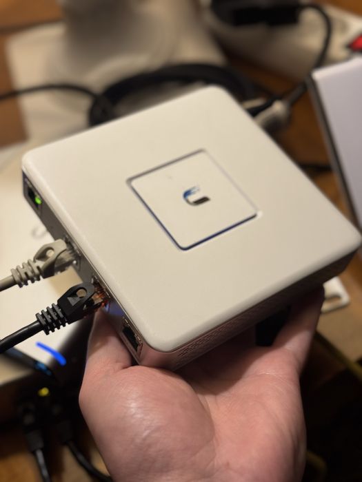 Ubiquiti UniFi Security Gateway (USG) – Excelente estado