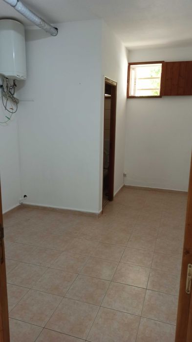 Aluga-se garagem arrecadação em Lagos