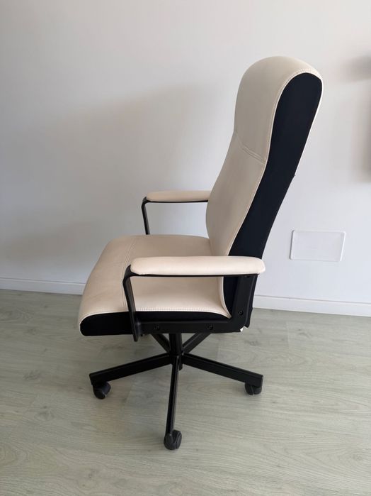 Secretária Ikea  MALM e Cadeira Ikea MILLBERGET