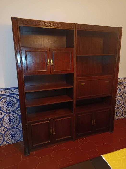 Dois móveis estante de sala