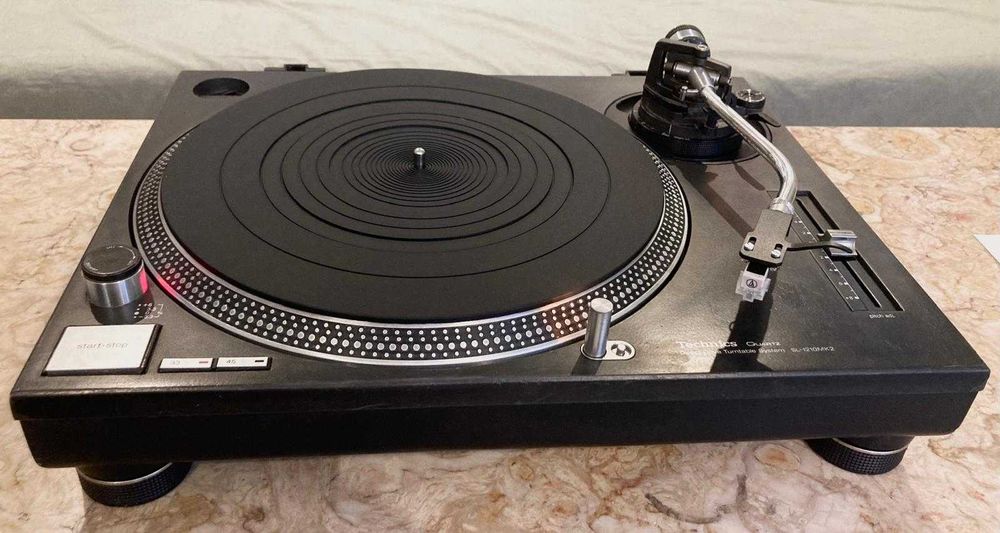 TECHNICS 1210 MK2 com dust cover e agulha nova, pitch/motor calibrado   750€