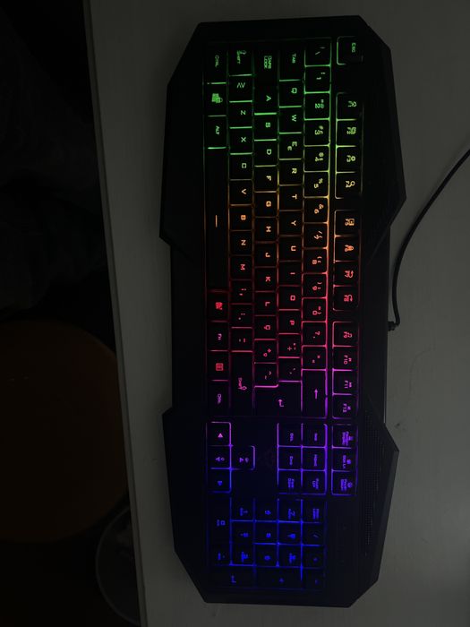 Teclado com leds e mouse pad
