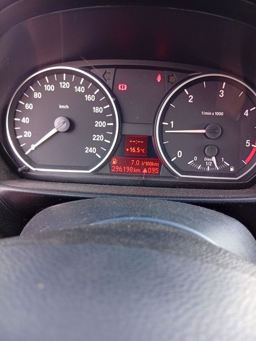 BMW Serie 1   118D 122CVS