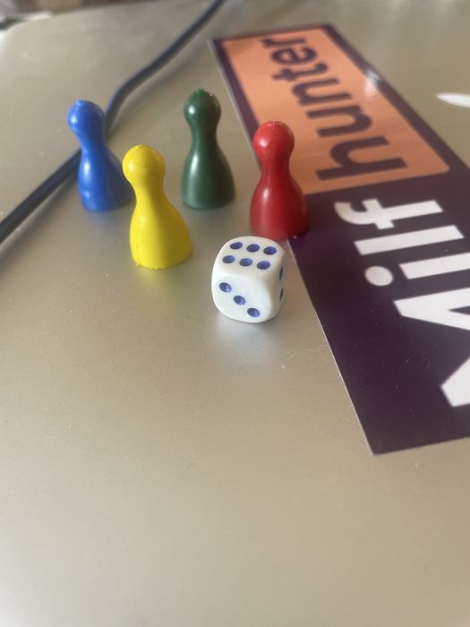 Комплект гральні кубики з фішками